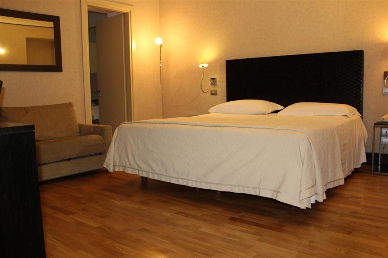 MH Design Hotel Napels Buitenkant foto